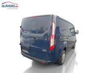 Skats no labās puses aizmugurē