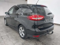 Vue de l’arrière gauche