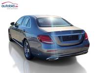 Vaade tagant vasakult