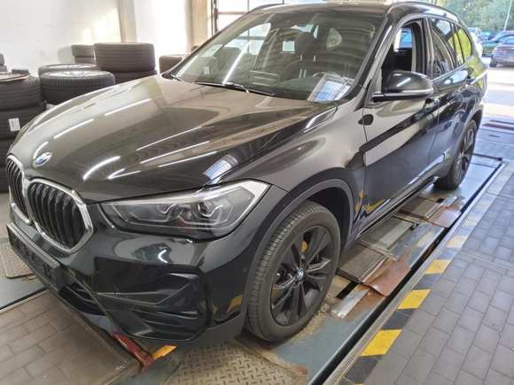 Pogled sprijeda lijevo