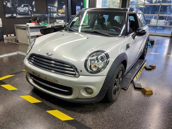 Pogled sprijeda lijevo