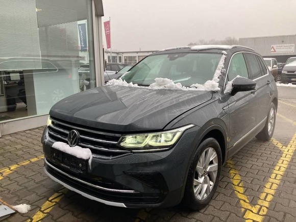 Pogled sprijeda lijevo