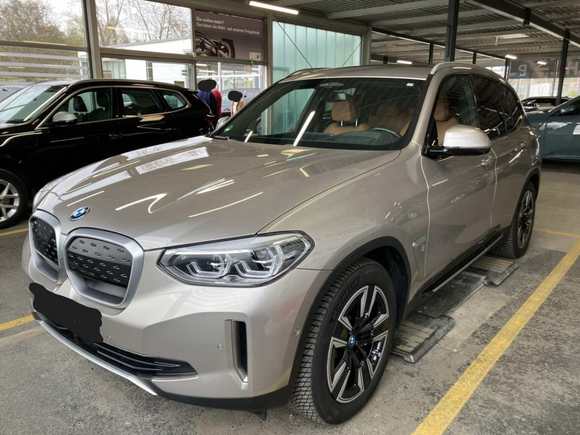 Pogled sprijeda lijevo