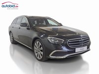 Pogled desno spredaj