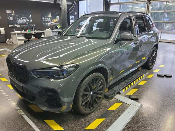 Pogled od napred levo