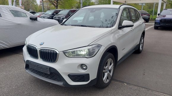 Pogled od napred levo