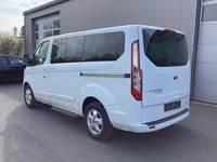 Vaade tagant vasakult