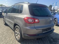 Vaade tagant vasakult