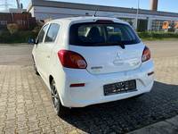 Vaade tagant vasakult