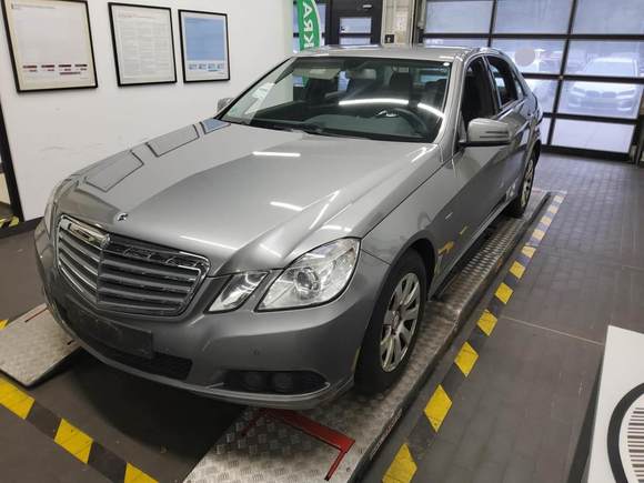 Pogled sprijeda lijevo