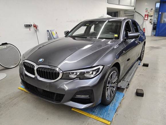 Pogled sprijeda lijevo