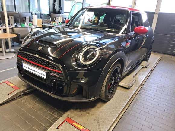 View front left