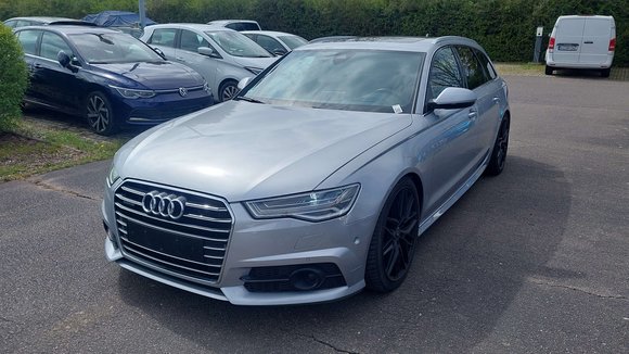 Pogled od napred levo