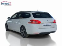 Vaade tagant vasakult