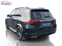 Vaade tagant vasakult