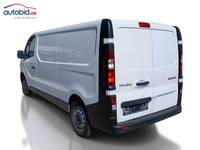 Vaade tagant vasakult