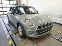 Pogled sprijeda desno