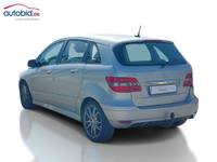 Vaade tagant vasakult