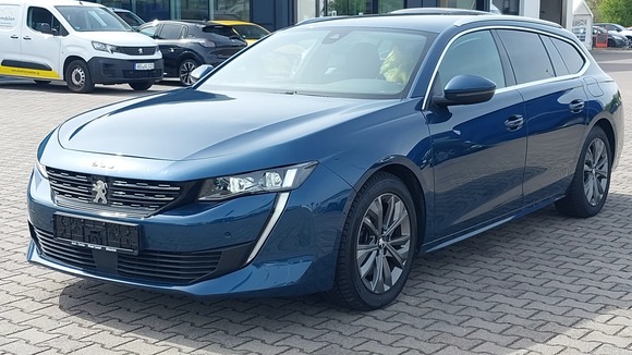 Pogled od napred levo