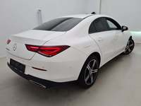 Pogled od pozadi desno