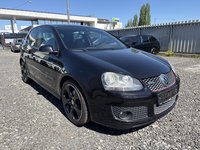 Pogled sprijeda desno