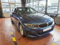 Pogled sprijeda desno