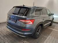 Pogled desno zadaj