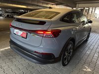 Pogled od pozadi desno