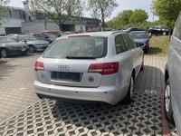 Skats no labās puses aizmugurē
