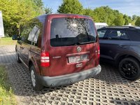Skats no kreisās puses aizmugurē