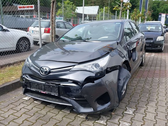 Skats no kreisās puses priekšā