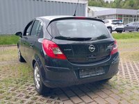 Skats no kreisās puses aizmugurē