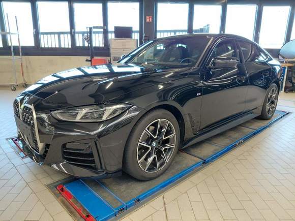 Skats no kreisās puses priekšā