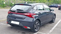 Pogled straga desno