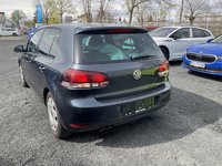 Skats no kreisās puses aizmugurē