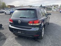 Skats no labās puses aizmugurē