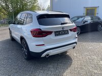 Skats no kreisās puses aizmugurē