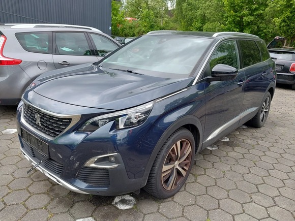 Pogled levo spredaj