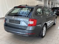 Pogled straga desno