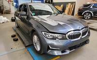 Skats no labās puses priekšā