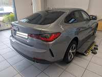 Pogled od pozadi desno