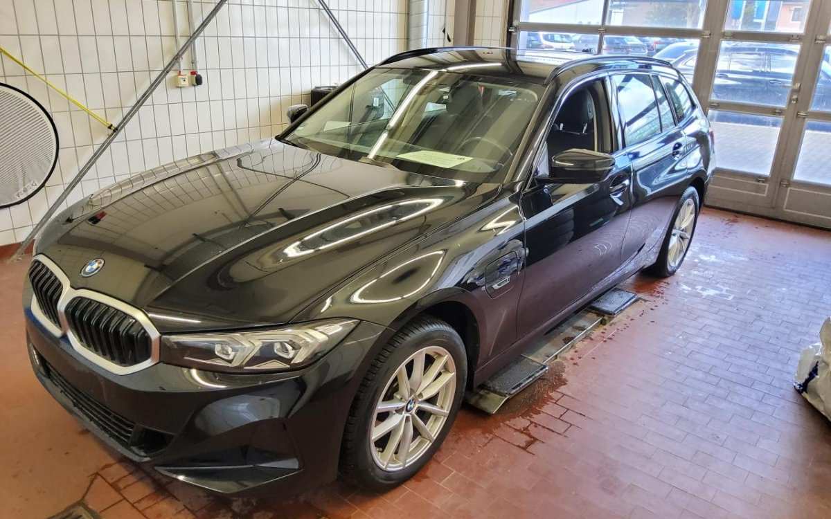 BMW 330e