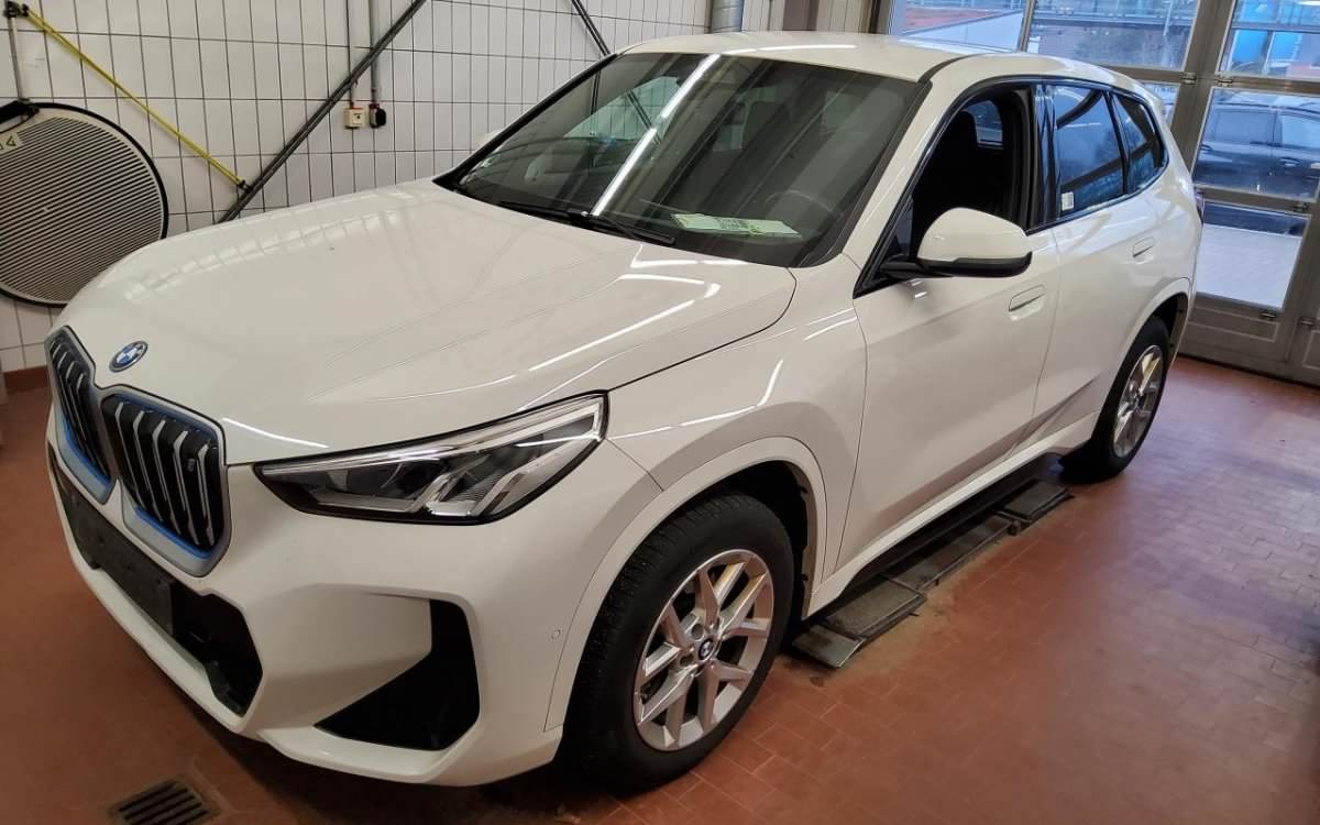 BMW iX1
