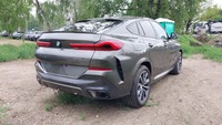 Pogled od pozadi desno