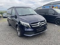 Skats no labās puses priekšā