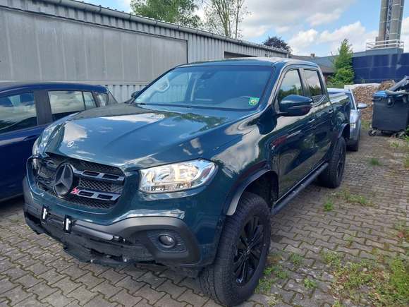Skats no kreisās puses priekšā