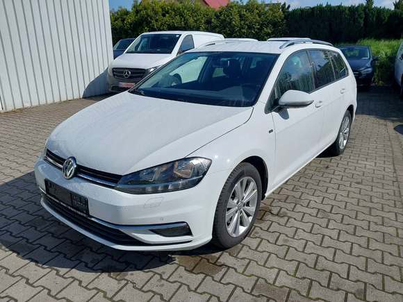 Skats no kreisās puses priekšā