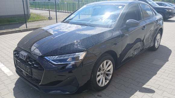 Pogled levo spredaj