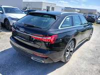 Pogled desno zadaj