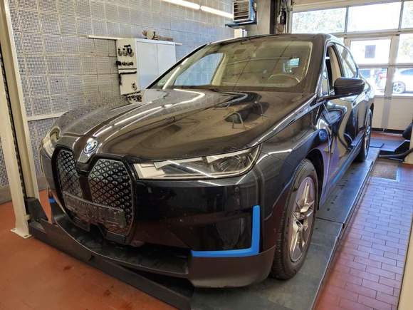 Pogled levo spredaj